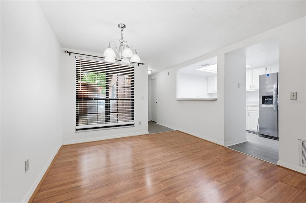 For Sale: $217,999 (3 beds, 3 baths, 1370 Square Feet)