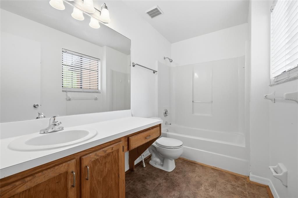 For Sale: $217,999 (3 beds, 3 baths, 1370 Square Feet)
