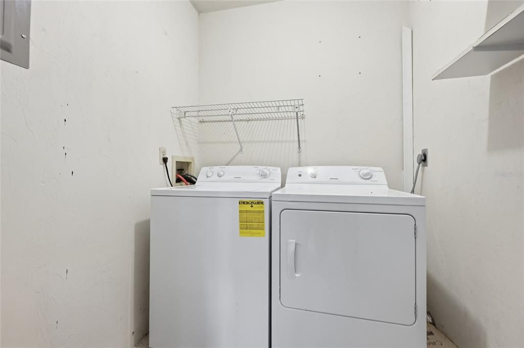 For Sale: $217,999 (3 beds, 3 baths, 1370 Square Feet)