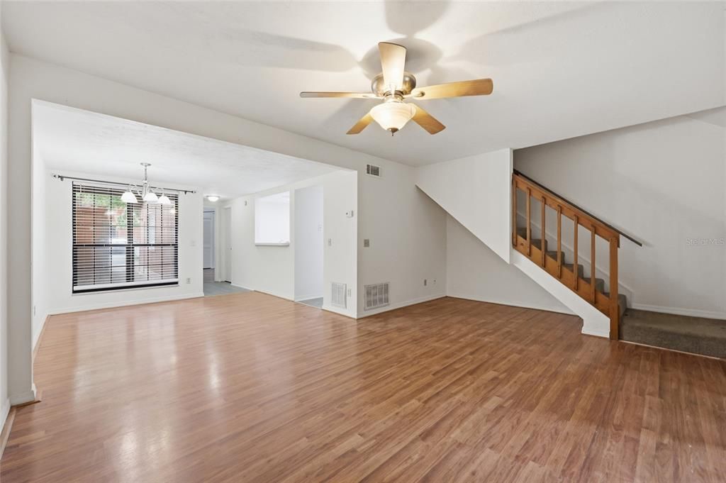 For Sale: $217,999 (3 beds, 3 baths, 1370 Square Feet)
