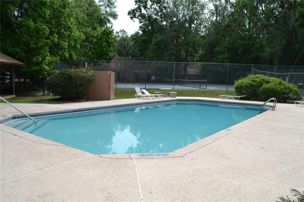 For Sale: $217,999 (3 beds, 3 baths, 1370 Square Feet)