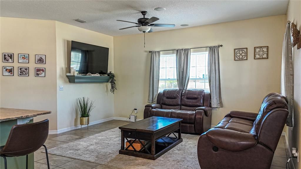 For Sale: $245,000 (3 beds, 2 baths, 1200 Square Feet)