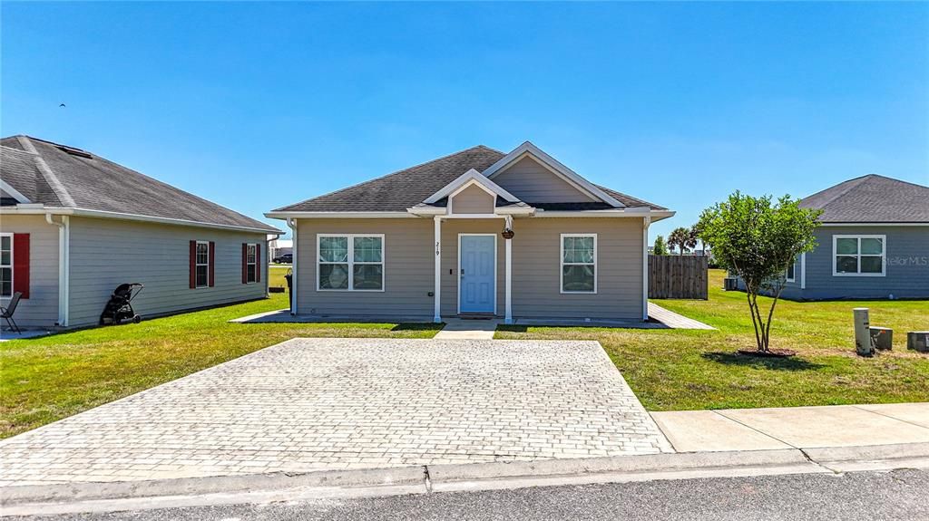 For Sale: $245,000 (3 beds, 2 baths, 1200 Square Feet)