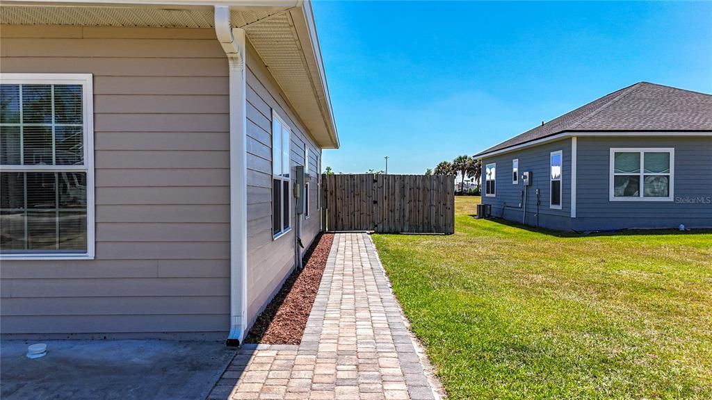 For Sale: $245,000 (3 beds, 2 baths, 1200 Square Feet)