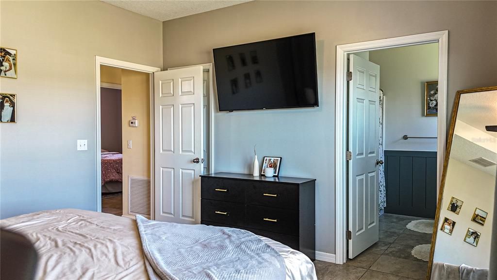 For Sale: $245,000 (3 beds, 2 baths, 1200 Square Feet)