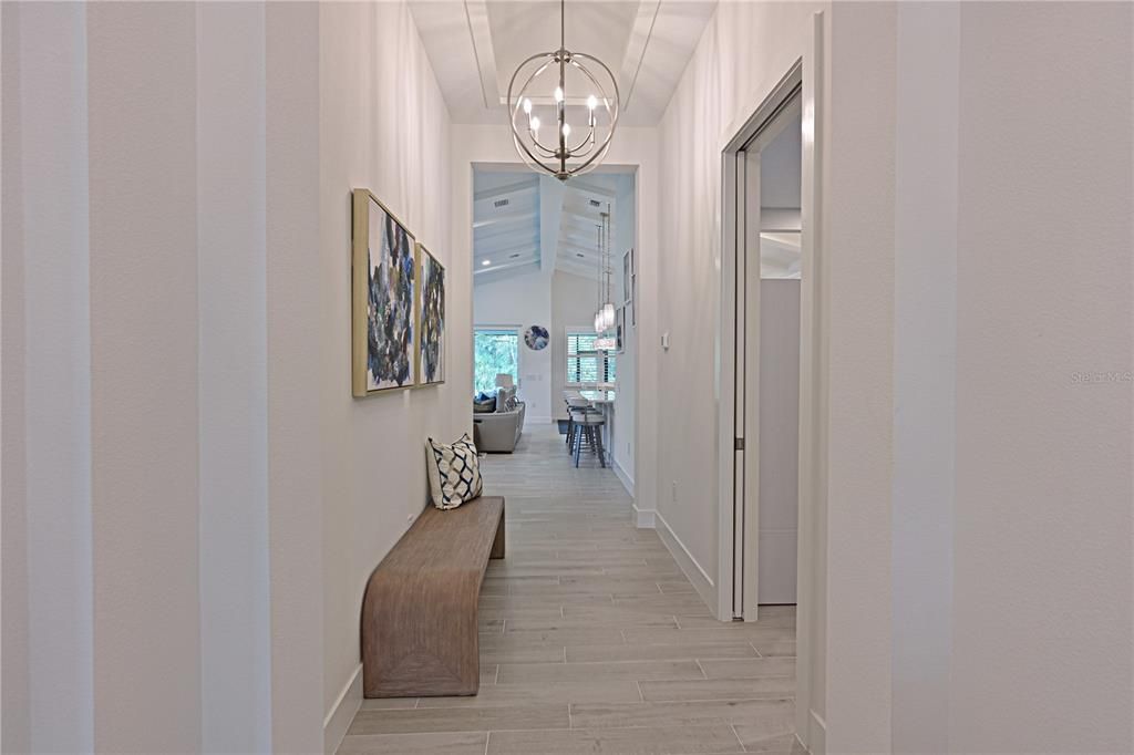 En Venta: $1,099,900 (4 camas, 2 baños, 2411 Pies cuadrados)