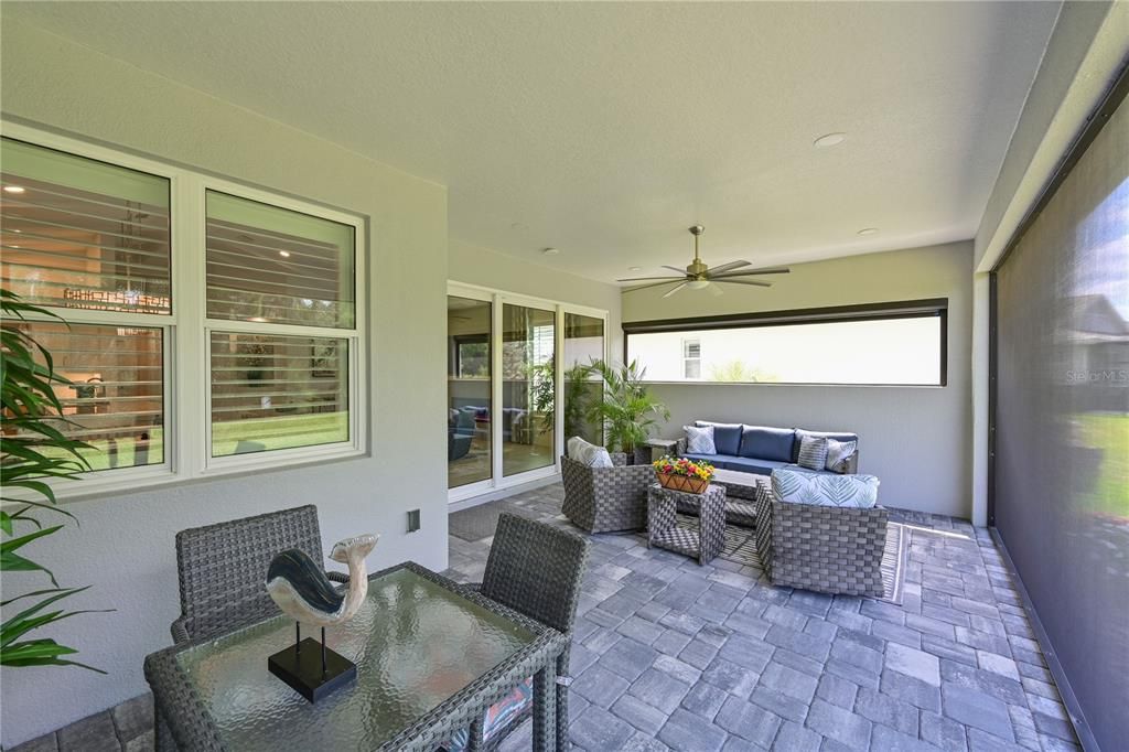 En Venta: $1,099,900 (4 camas, 2 baños, 2411 Pies cuadrados)