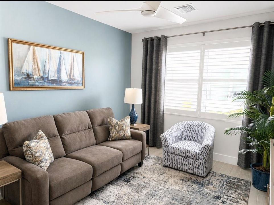 En Venta: $1,099,900 (4 camas, 2 baños, 2411 Pies cuadrados)