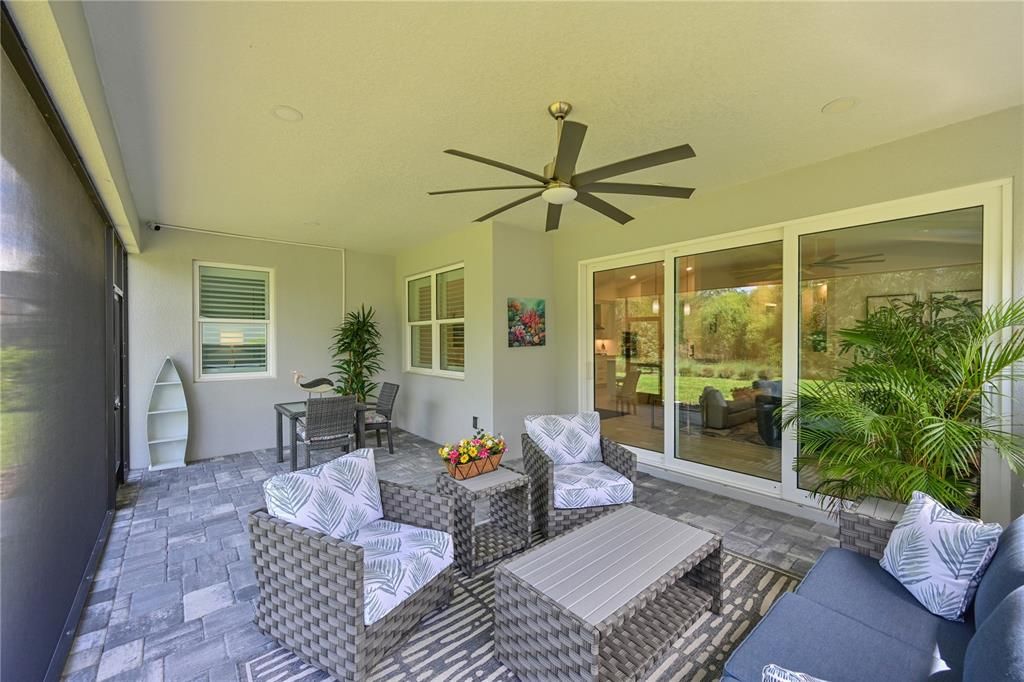 En Venta: $1,099,900 (4 camas, 2 baños, 2411 Pies cuadrados)