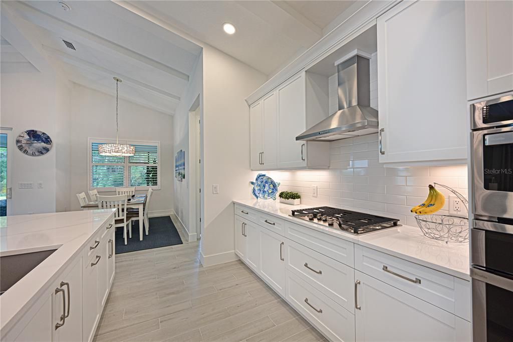 En Venta: $1,099,900 (4 camas, 2 baños, 2411 Pies cuadrados)