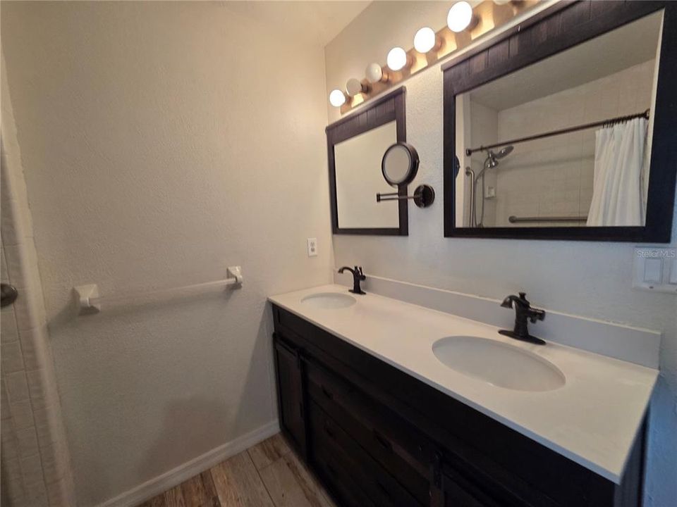 Active With Contract: $999,900 (3 beds, 2 baths, 2195 Square Feet)