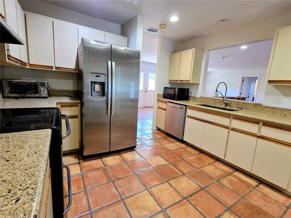 Active With Contract: $999,900 (3 beds, 2 baths, 2195 Square Feet)