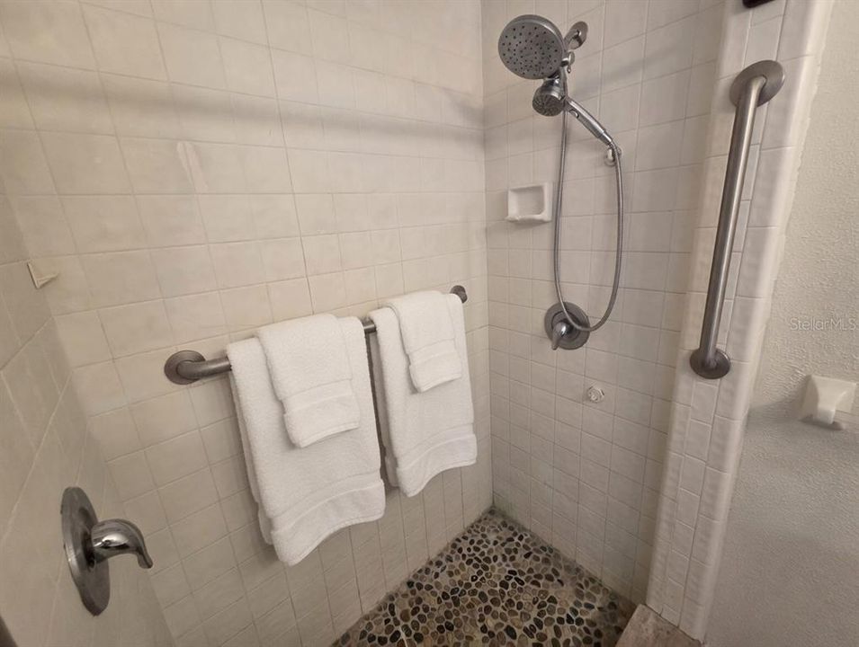 Active With Contract: $999,900 (3 beds, 2 baths, 2195 Square Feet)