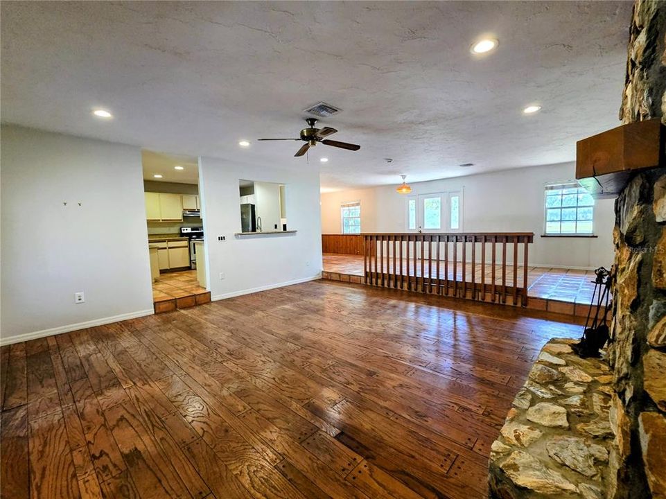 Active With Contract: $999,900 (3 beds, 2 baths, 2195 Square Feet)