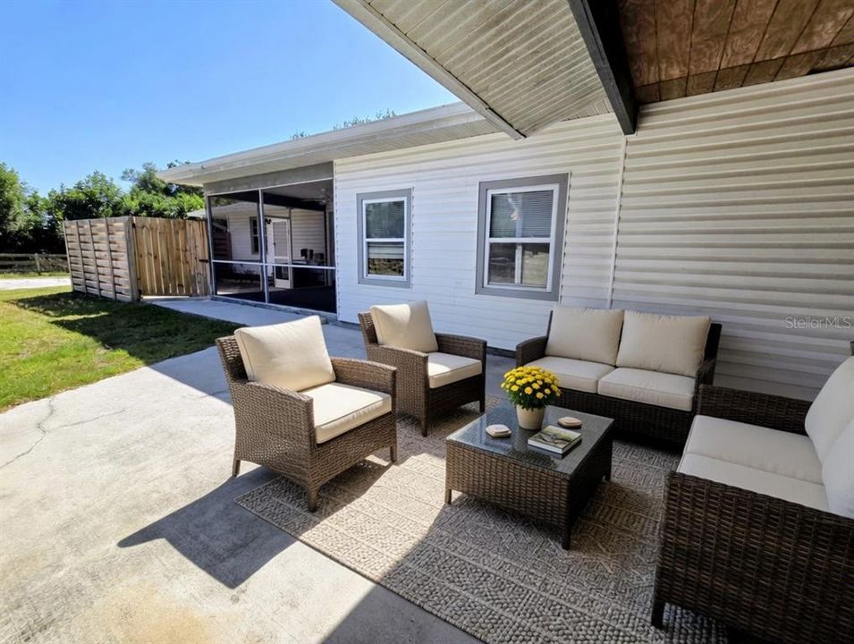 Active With Contract: $999,900 (3 beds, 2 baths, 2195 Square Feet)