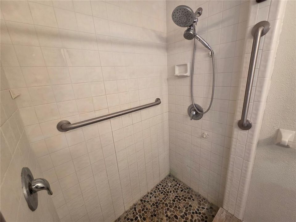Active With Contract: $999,900 (3 beds, 2 baths, 2195 Square Feet)