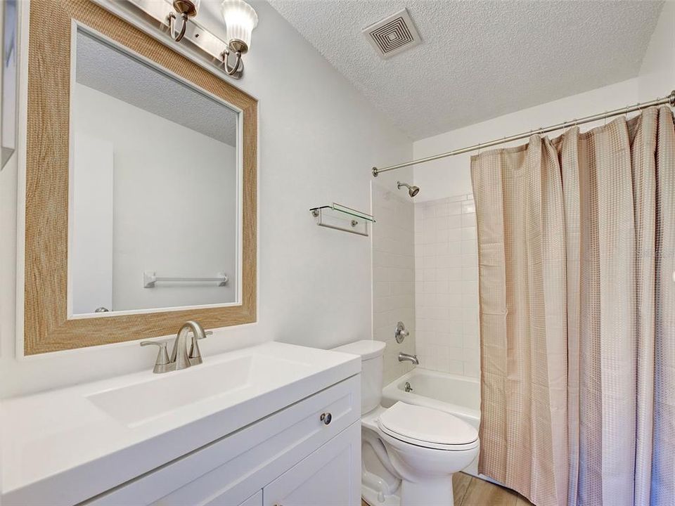 Activo con contrato: $185,000 (2 camas, 2 baños, 914 Pies cuadrados)
