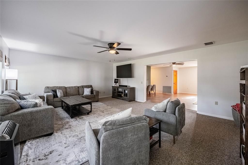 En Venta: $585,900 (3 camas, 2 baños, 2638 Pies cuadrados)