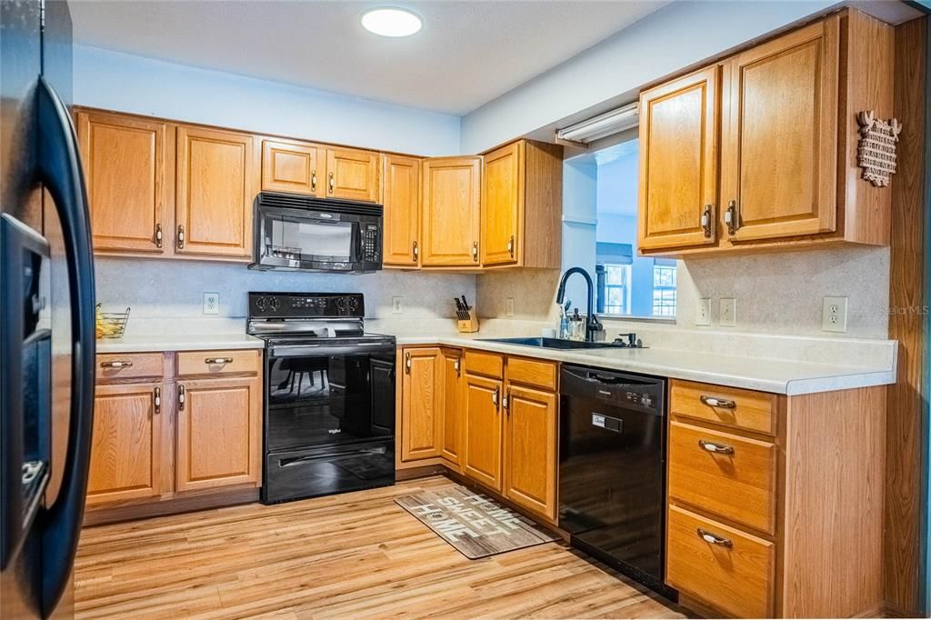 En Venta: $585,900 (3 camas, 2 baños, 2638 Pies cuadrados)