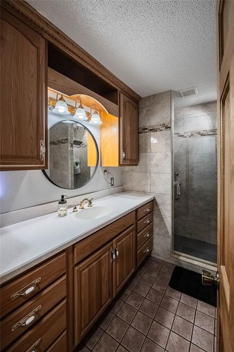En Venta: $585,900 (3 camas, 2 baños, 2638 Pies cuadrados)
