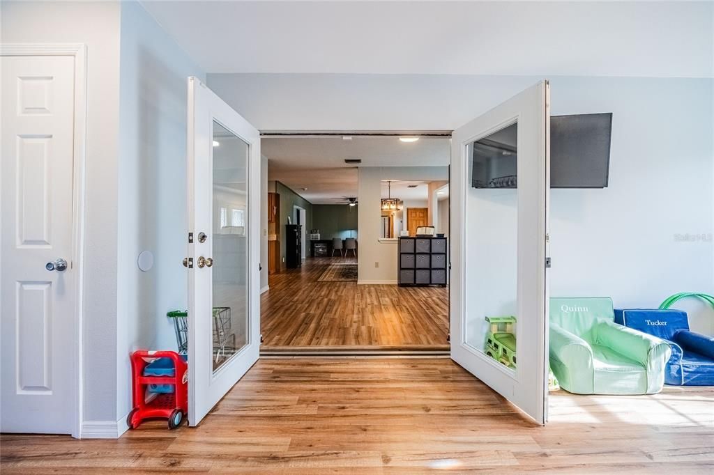 En Venta: $585,900 (3 camas, 2 baños, 2638 Pies cuadrados)