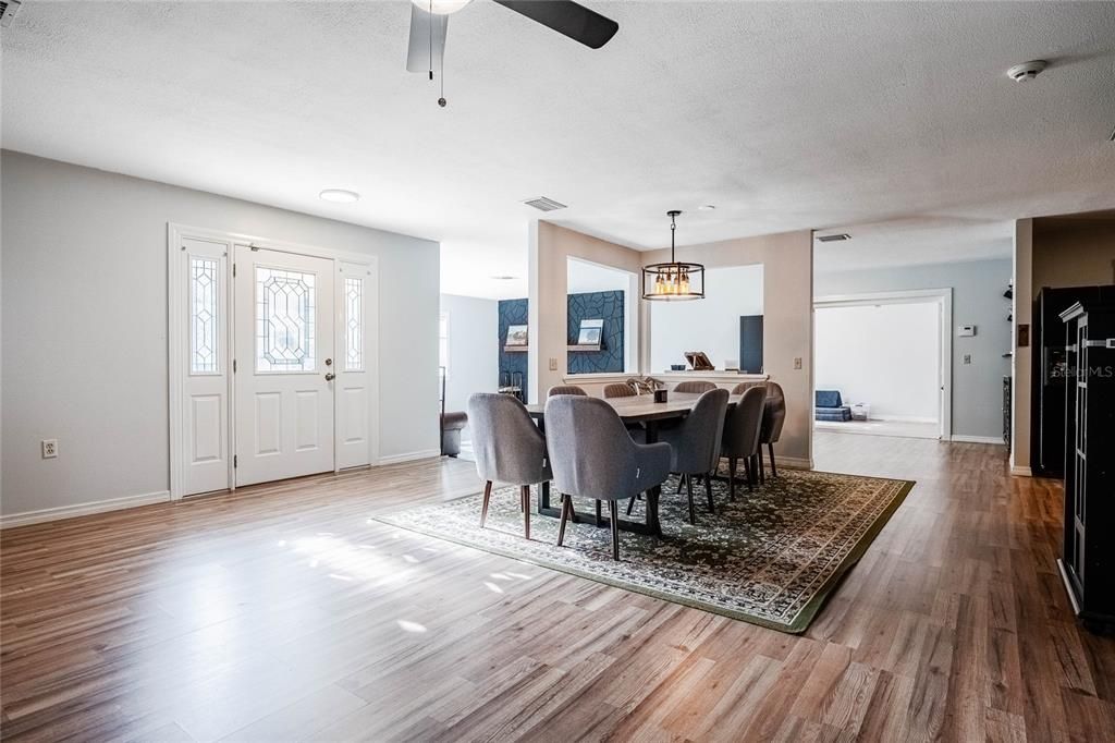En Venta: $585,900 (3 camas, 2 baños, 2638 Pies cuadrados)