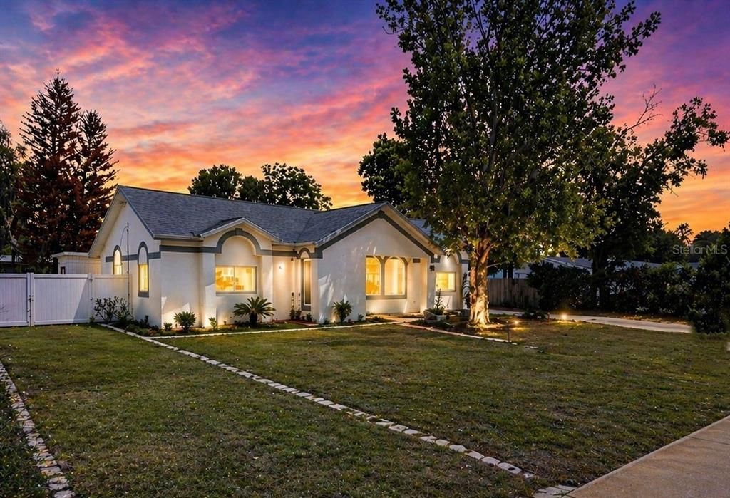 Activo con contrato: $459,000 (4 camas, 2 baños, 2256 Pies cuadrados)