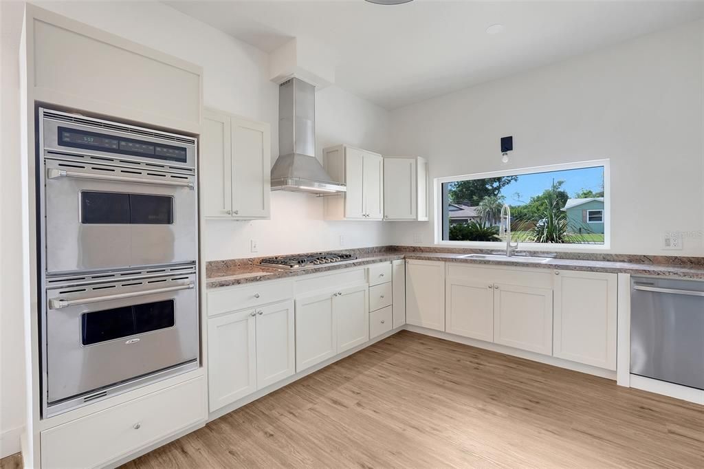 Activo con contrato: $459,000 (4 camas, 2 baños, 2256 Pies cuadrados)