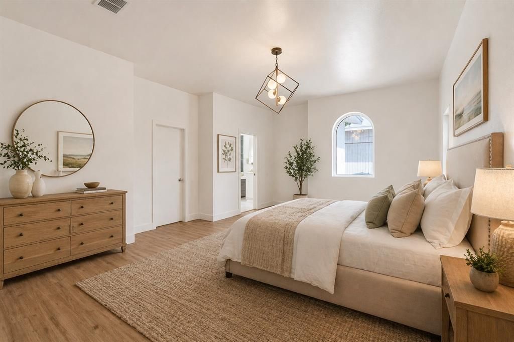 Activo con contrato: $459,000 (4 camas, 2 baños, 2256 Pies cuadrados)