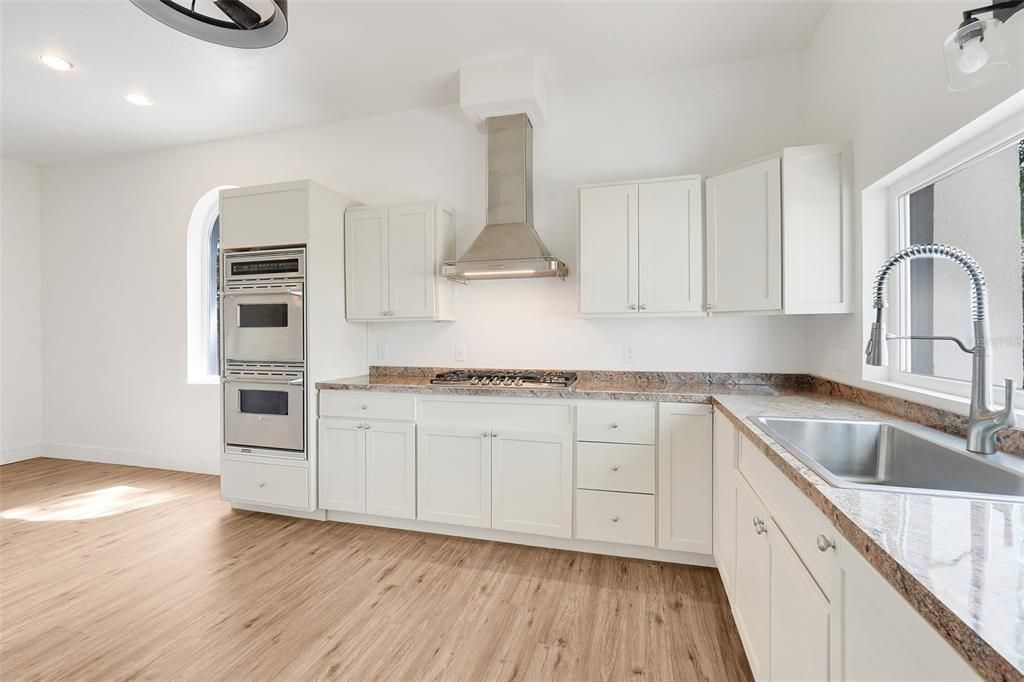 Activo con contrato: $459,000 (4 camas, 2 baños, 2256 Pies cuadrados)