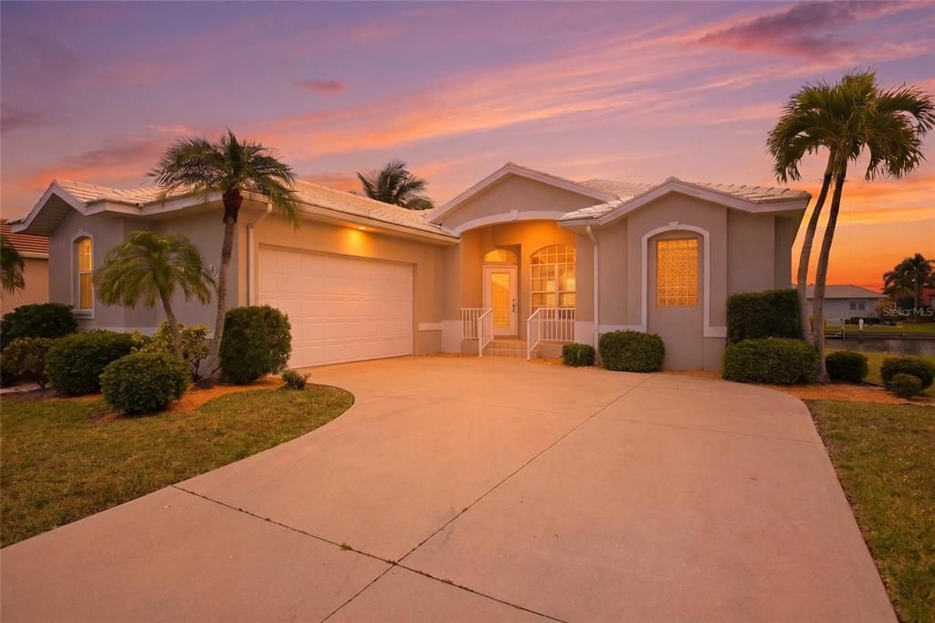 Active With Contract: $499,000 (3 beds, 2 baths, 1615 Square Feet)