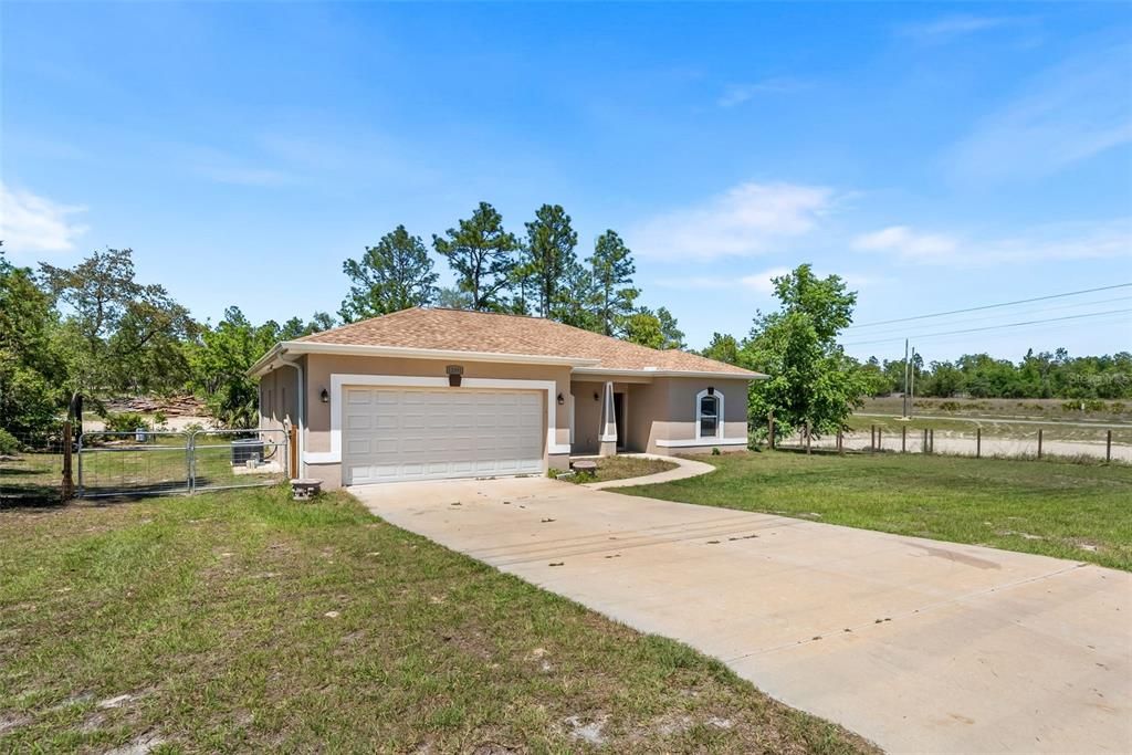 For Sale: $344,500 (3 beds, 2 baths, 1539 Square Feet)