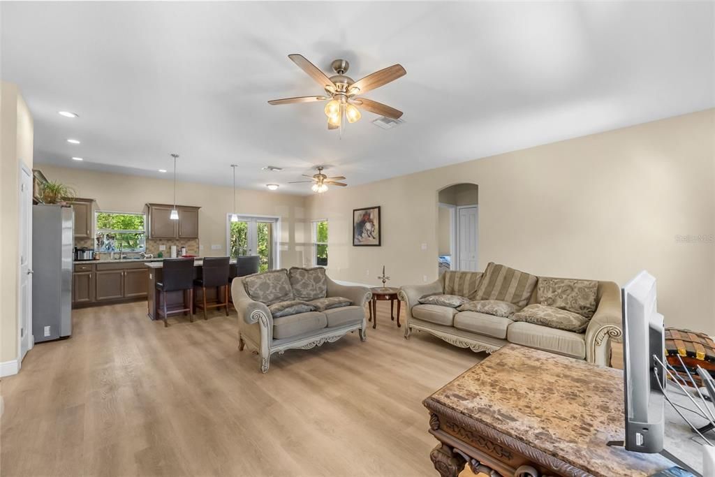 For Sale: $344,500 (3 beds, 2 baths, 1539 Square Feet)