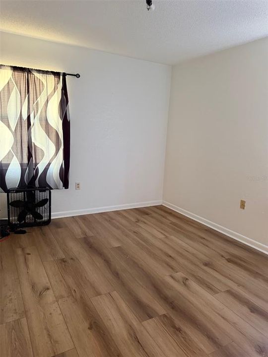 For Sale: $169,900 (2 beds, 1 baths, 1080 Square Feet)