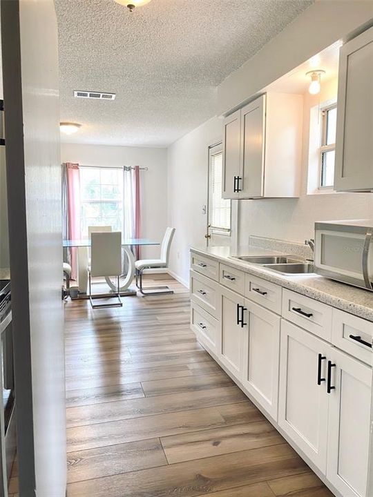 For Sale: $169,900 (2 beds, 1 baths, 1080 Square Feet)