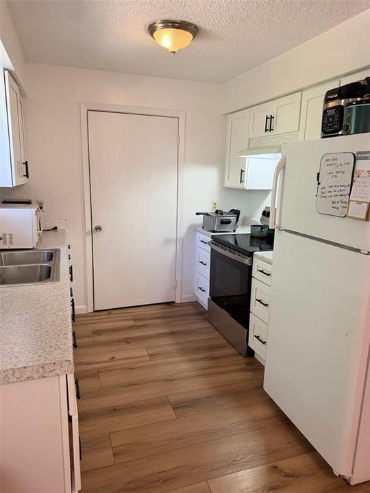 For Sale: $169,900 (2 beds, 1 baths, 1080 Square Feet)