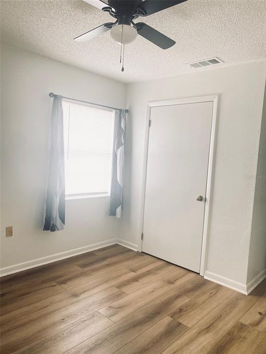For Sale: $169,900 (2 beds, 1 baths, 1080 Square Feet)