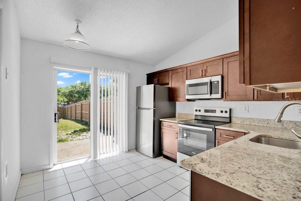 En Venta: $250,000 (2 camas, 2 baños, 837 Pies cuadrados)