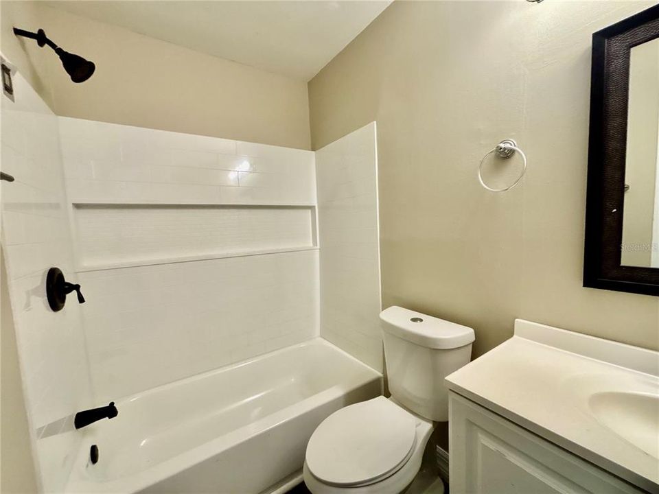 Active With Contract: $1,550 (2 beds, 1 baths, 908 Square Feet)