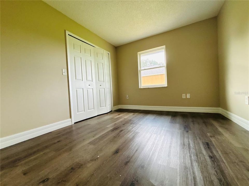 Active With Contract: $1,550 (2 beds, 1 baths, 908 Square Feet)