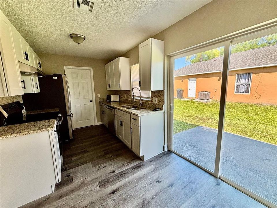 Active With Contract: $1,550 (2 beds, 1 baths, 908 Square Feet)
