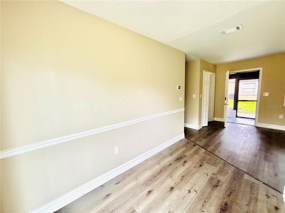 Active With Contract: $1,550 (2 beds, 1 baths, 908 Square Feet)