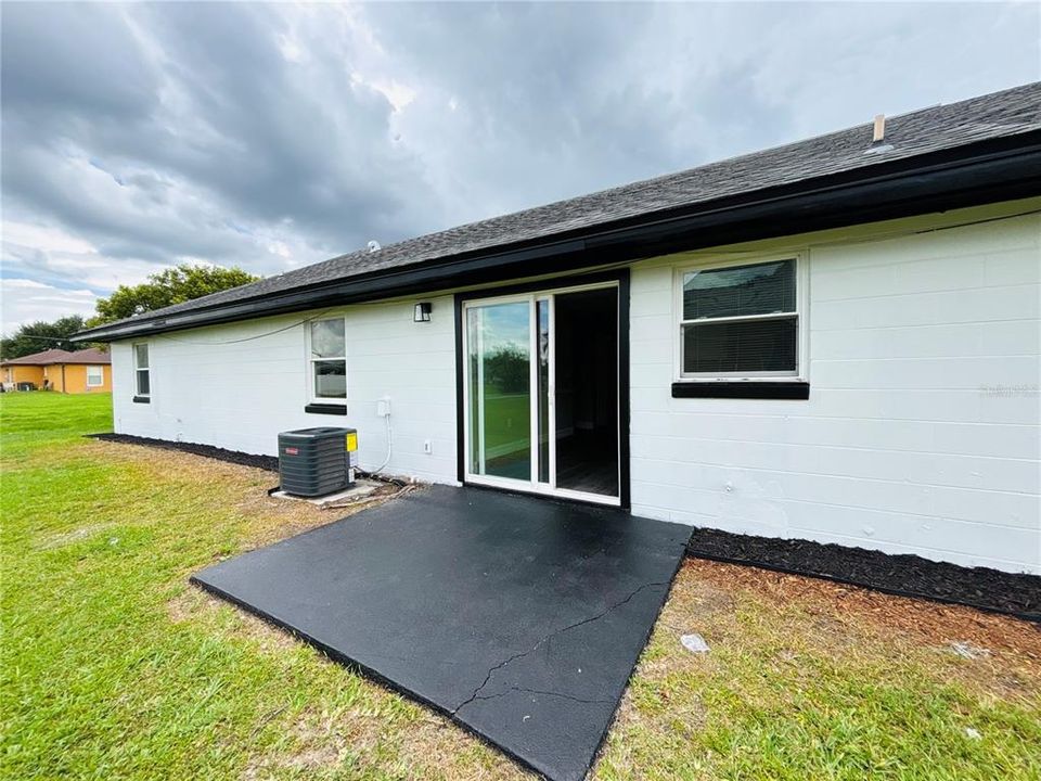 Active With Contract: $1,550 (2 beds, 1 baths, 908 Square Feet)