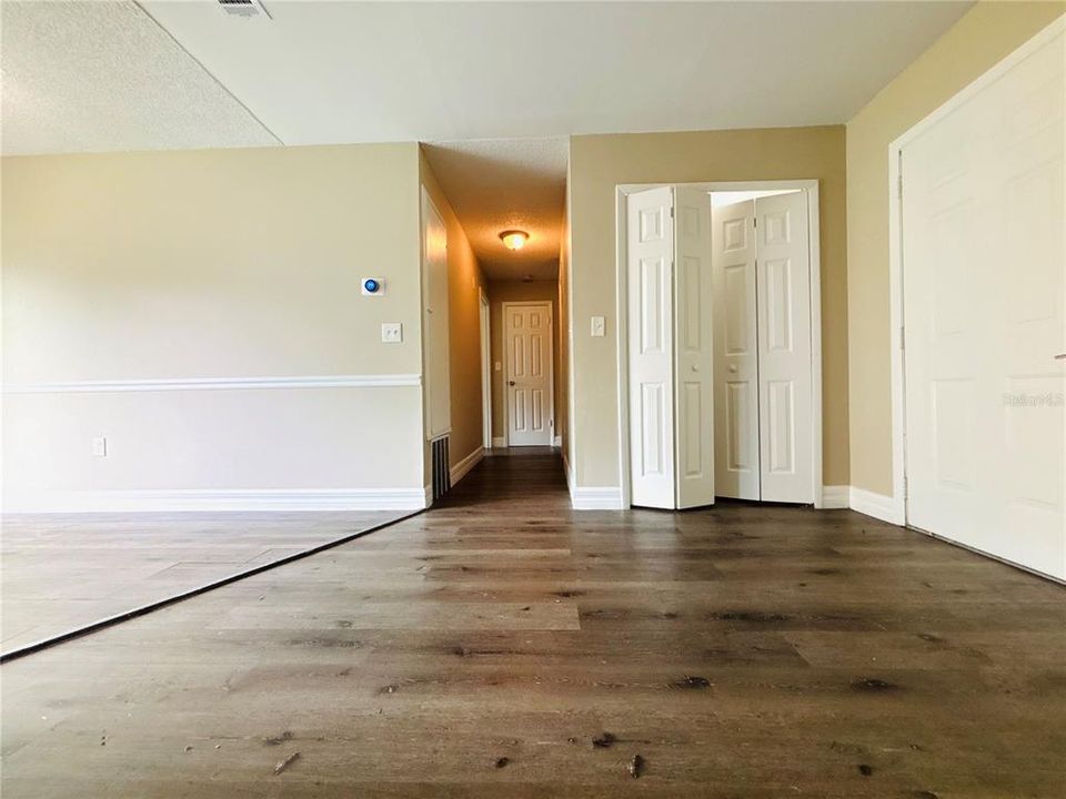 Active With Contract: $1,550 (2 beds, 1 baths, 908 Square Feet)