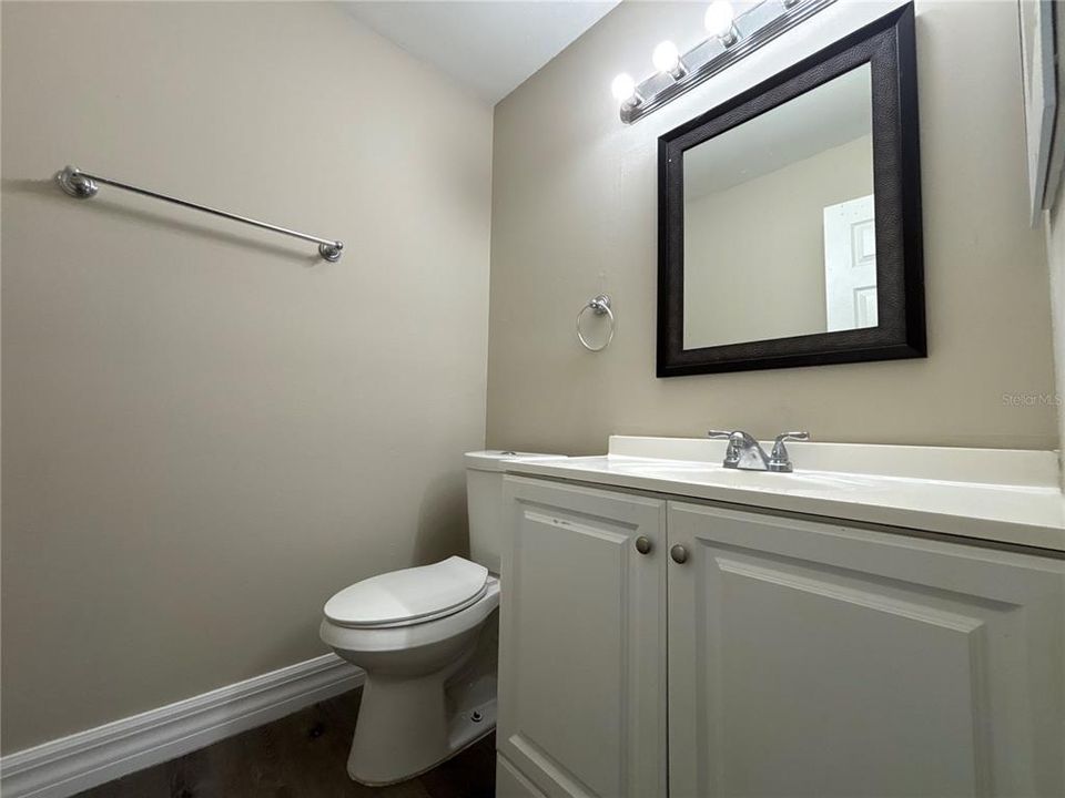 Active With Contract: $1,550 (2 beds, 1 baths, 908 Square Feet)