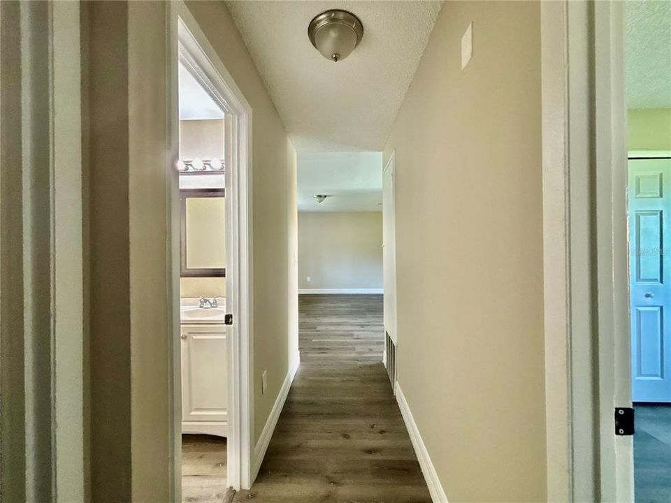 Active With Contract: $1,550 (2 beds, 1 baths, 908 Square Feet)
