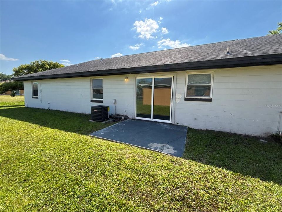 Active With Contract: $1,550 (2 beds, 1 baths, 908 Square Feet)