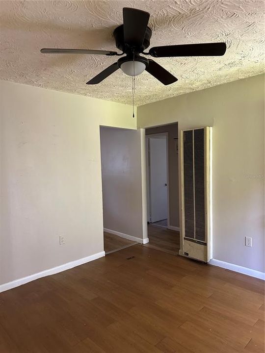 For Rent: $1,050 (2 beds, 1 baths, 648 Square Feet)