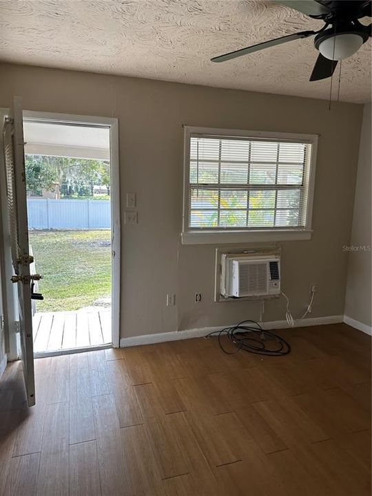 For Rent: $1,050 (2 beds, 1 baths, 648 Square Feet)