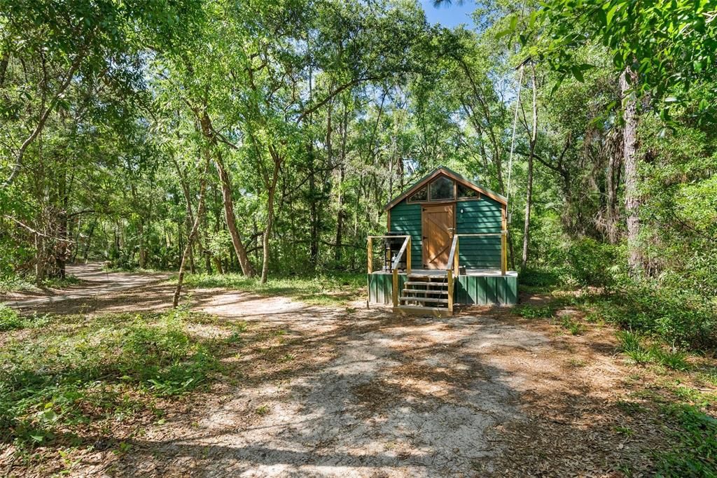 待售: $1,399,000 (42.00 acres)